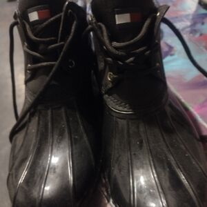 Woman's size 8 Tommy Hilfiger boots!